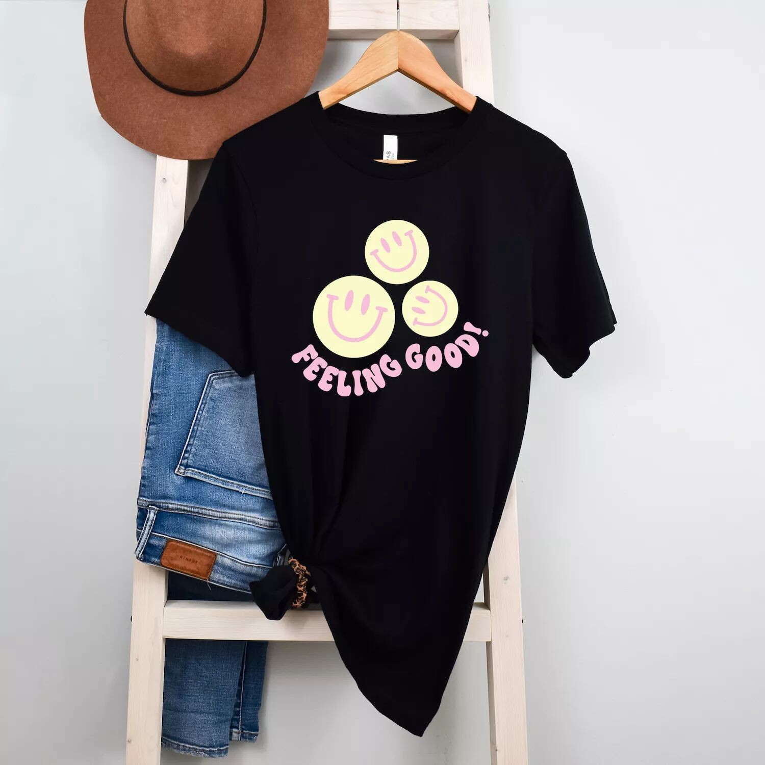 Футболка с короткими рукавами и рисунком Feeling Good Simply Sage Market
Футболка с короткими рукавами и рисунком Feeling Good Simply Sage Market