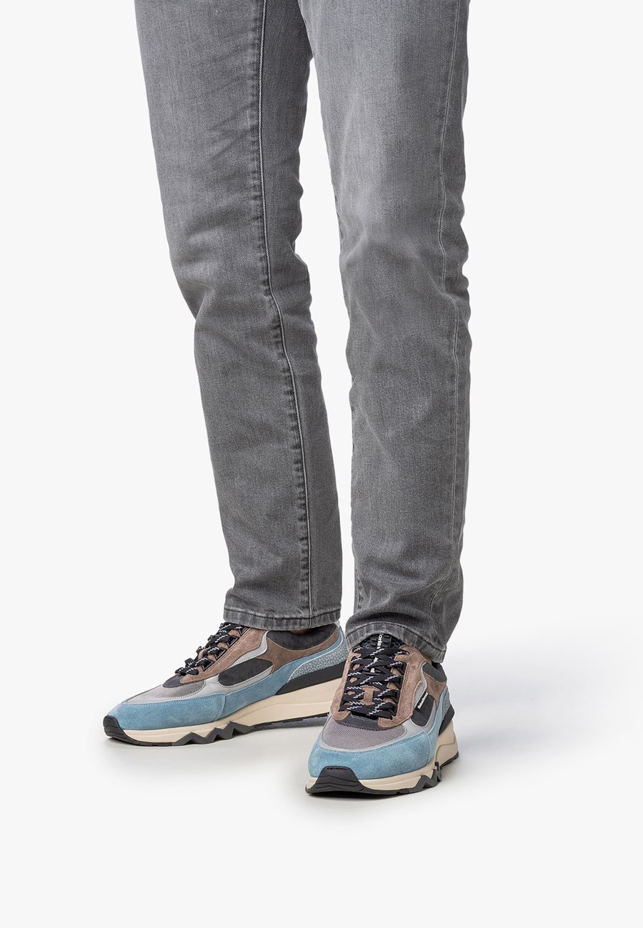 Кроссовки Floris van Bommel DE ZAGER, Lightblue/Light Blue
Кроссовки Floris van Bommel DE ZAGER, Lightblue/Light Blue