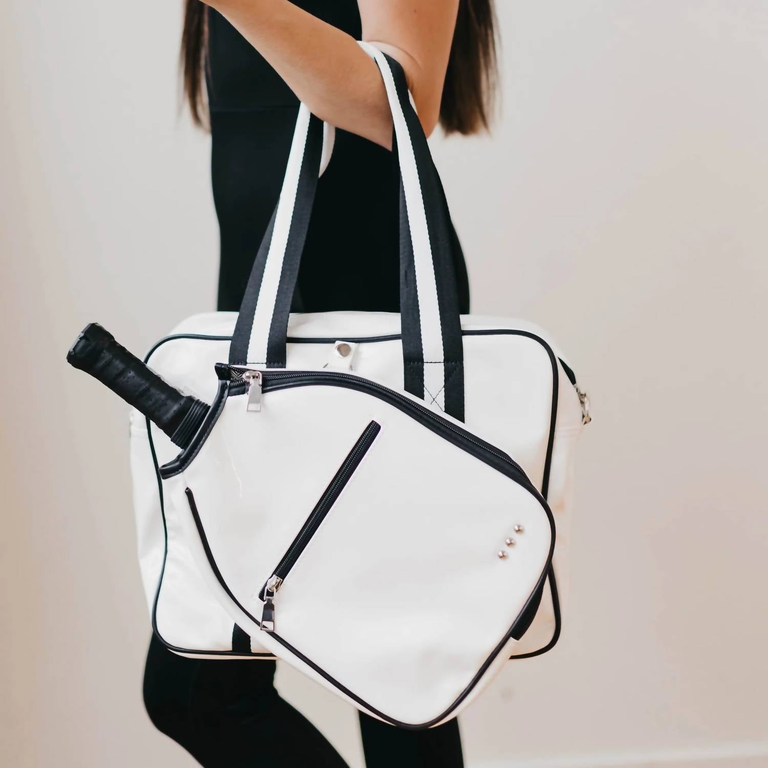 Сумка для пиклбола Poppy Patent в белом цвете Pretty Simple
Сумка для пиклбола Poppy Patent в белом цвете Pretty Simple