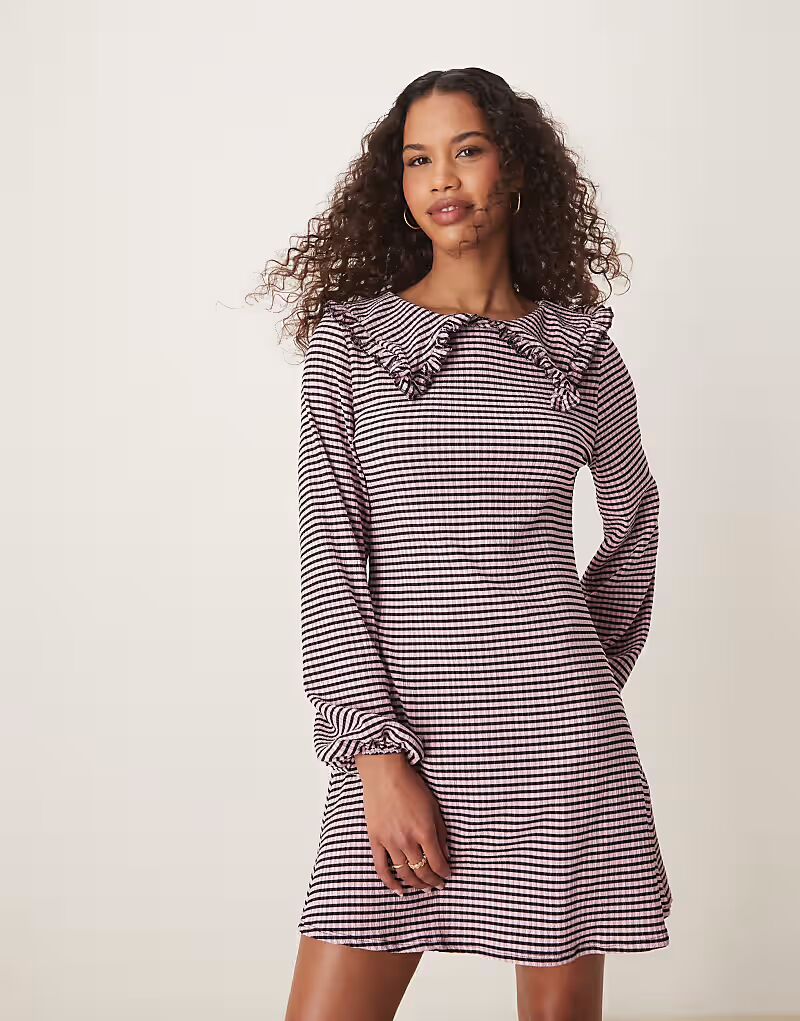 Мини-платье ASOS DESIGN с длинными рукавами, воротником и оборкой в клетку гингем
Мини-платье ASOS DESIGN с длинными рукавами, воротником и оборкой в клетку гингем