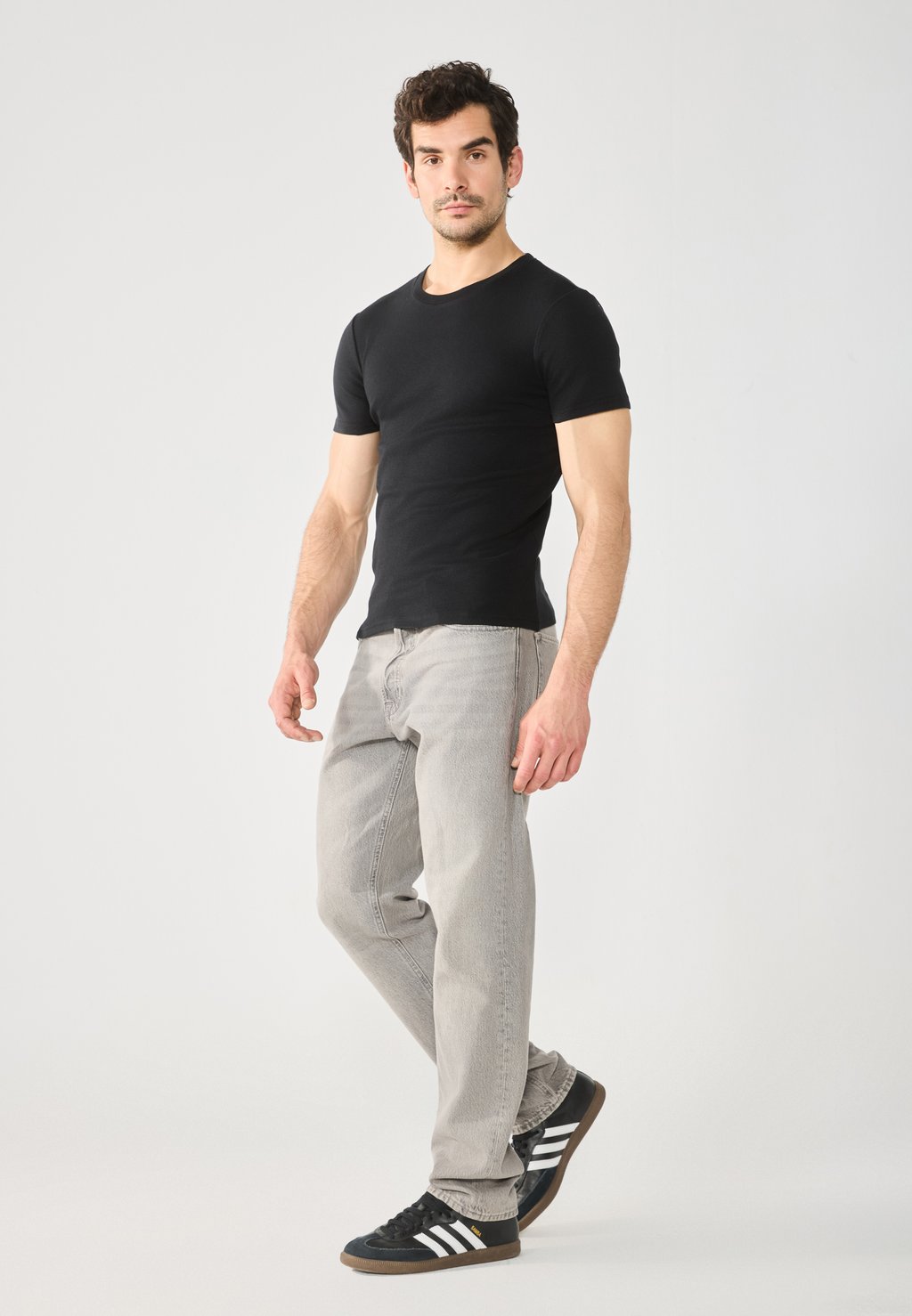 Базовая футболка 2 PACK Pier One by Zalando, черный 
Базовая футболка 2 PACK Pier One by Zalando, черный