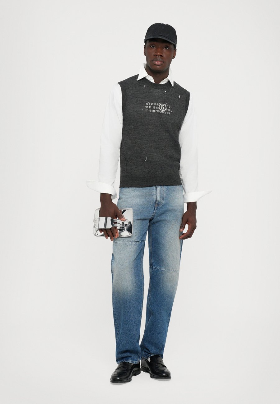 Топ MM6 Maison Margiela GILET UNISEX, Dark Grey Melange/Light Grey
Топ MM6 Maison Margiela GILET UNISEX, Dark Grey Melange/Light Grey