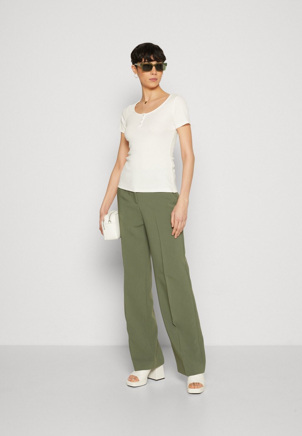 Базовая футболка Anna Field, белая
Базовая футболка Anna Field, белая