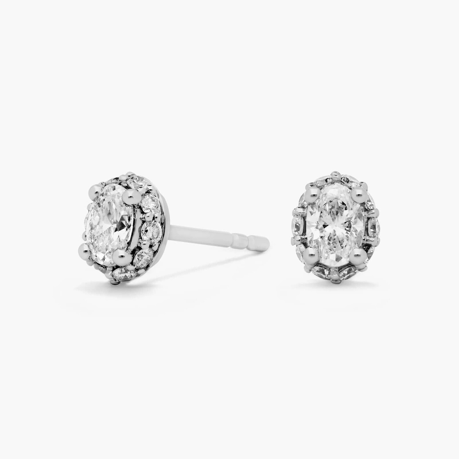 Овальные серьги-гвоздики со скрытым нимбом из 14-каратного белого золота (1/2 карата) Blue Nile
Овальные серьги-гвоздики со скрытым нимбом из 14-каратного белого золота (1/2 карата) Blue Nile