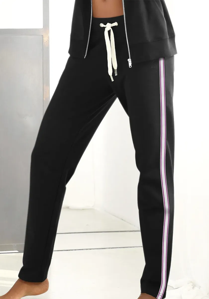 Брюки для дома H.I.S "брюки для отдыха", с боковыми полосками и боковыми карманами, костюм для отдыха, черный
Брюки для дома H.I.S "брюки для отдыха", с боковыми полосками и боковыми карманами, костюм для отдыха, черный