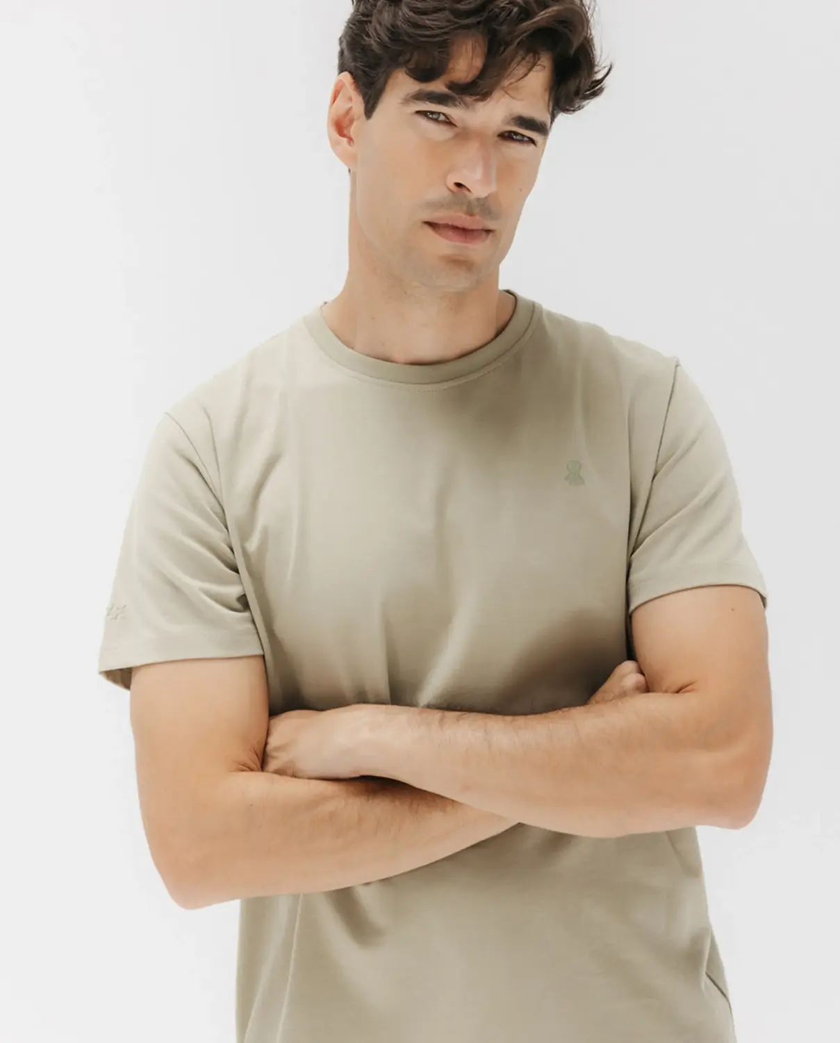 Мужская футболка с коротким рукавом и вышитым логотипом на груди El Pulpo, военный зеленый
Мужская футболка с коротким рукавом и вышитым логотипом на груди El Pulpo, военный зеленый