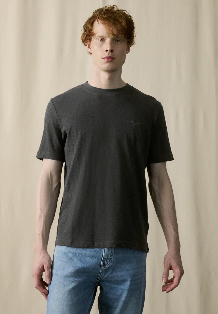 Футболка Marc O'Polo DENIM SHORT SLEEVE LOGO PRINT REGULAR FIT, Pewter Grey/Mottled Light Grey, Серый, Футболка Marc O'Polo DENIM SHORT SLEEVE LOGO PRINT REGULAR FIT, Pewter Grey/Mottled Light Grey
Футболка Marc O'Polo DENIM SHORT SLEEVE LOGO PRINT REGULAR FIT, Pewter Grey/Mottled Light Grey, Серый, Футболка Marc O'Polo DENIM SHORT SLEEVE LOGO PRINT REGULAR FIT, Pewter Grey/Mottled Light Grey