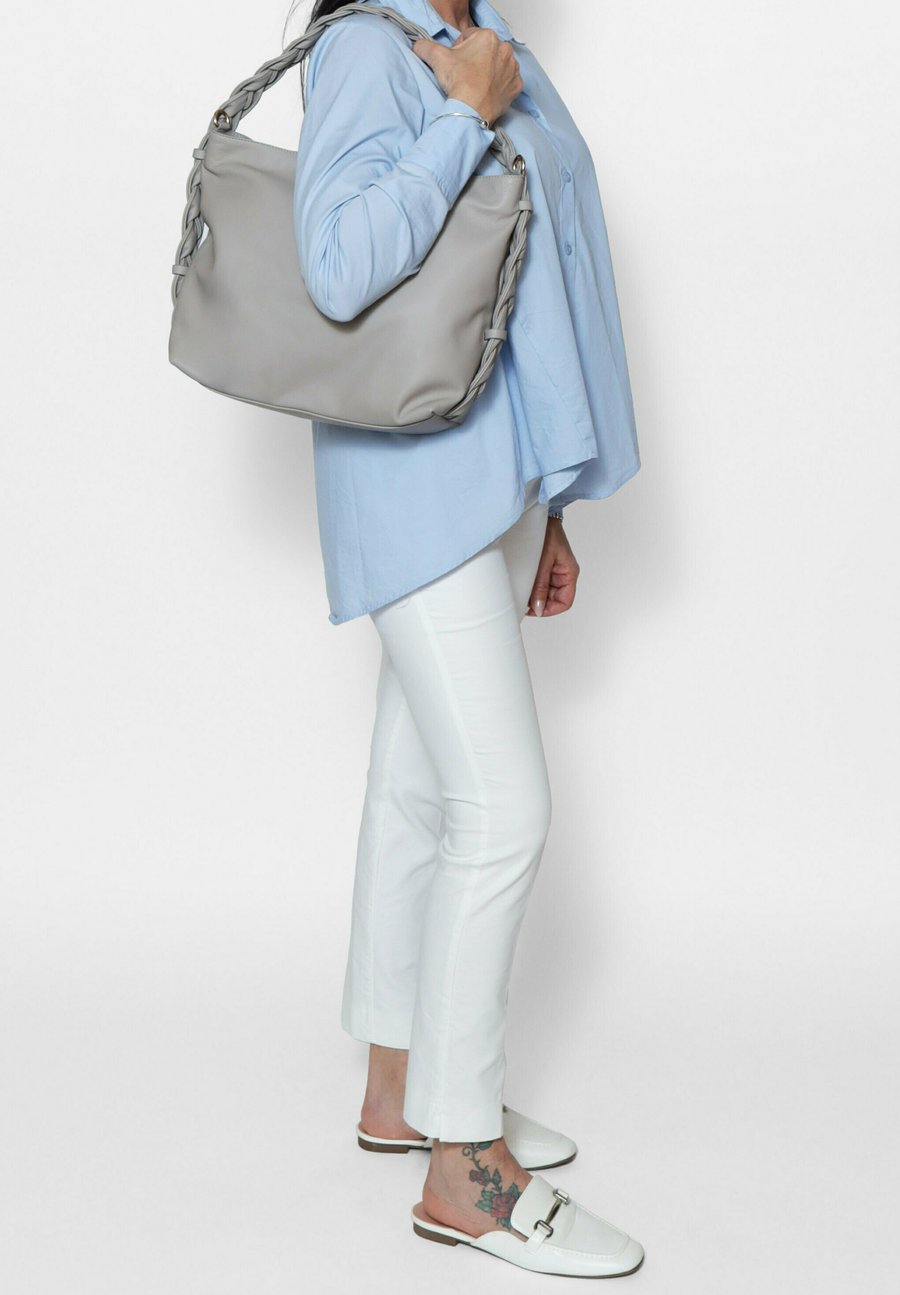 Сумка Chiara Ferretti SHOULDER , Grey
Сумка Chiara Ferretti SHOULDER , Grey