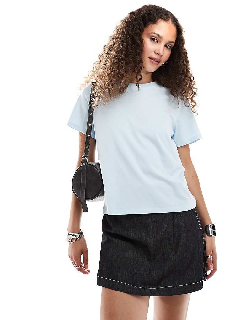 Monki – Голубая футболка 
Monki – Голубая футболка