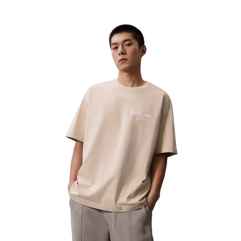 Футболка унисекс Calvin Klein, цвет ACI - Oat milk
Футболка унисекс Calvin Klein, цвет ACI - Oat milk