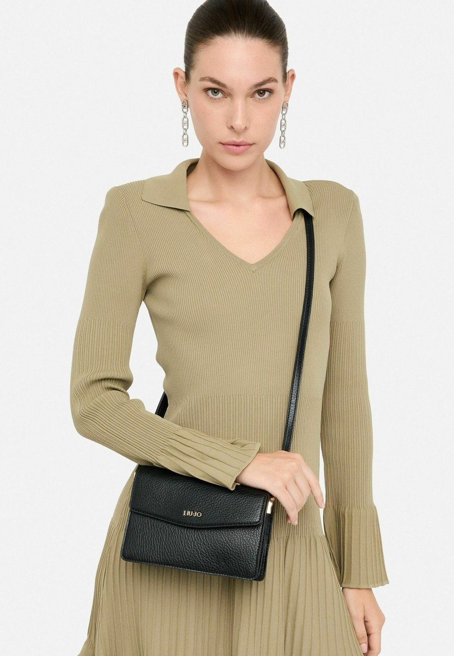 Сумка кросс-боди LIU JO SMALL , Black
Сумка кросс-боди LIU JO SMALL , Black