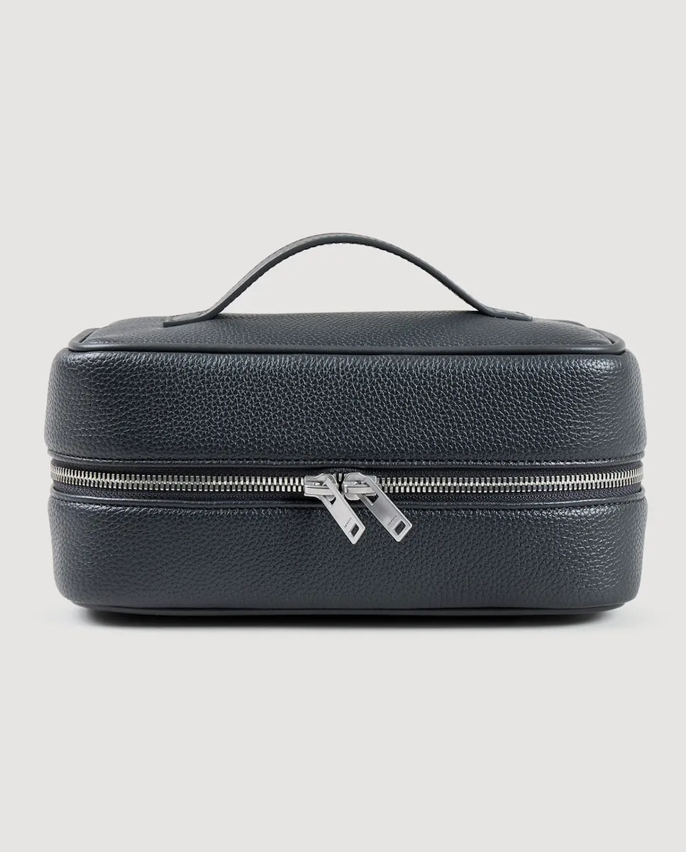 Мужская косметичка с молнией и ручкой Sandro, темно-серый
Мужская косметичка с молнией и ручкой Sandro, темно-серый