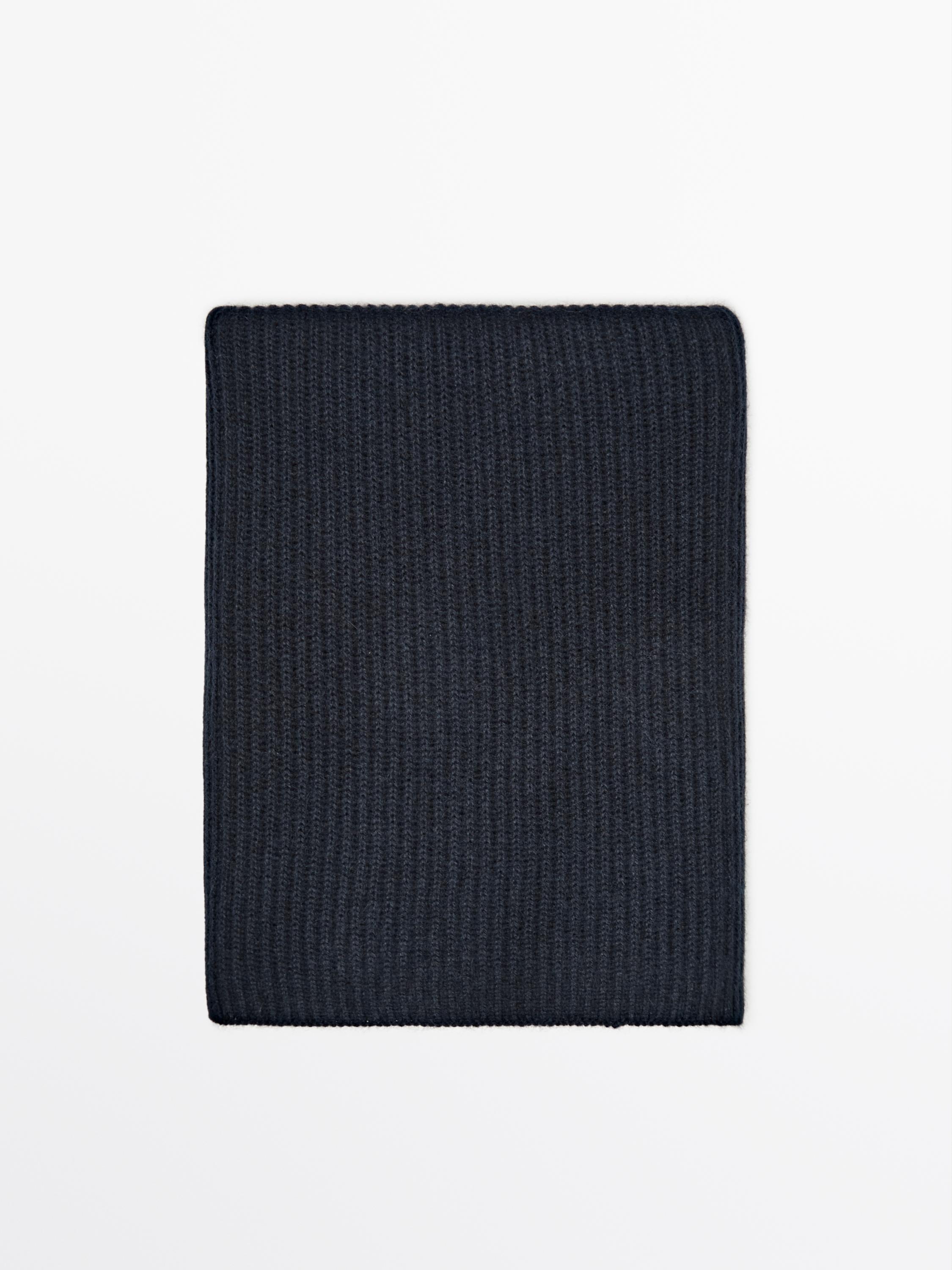 Шарф из 100% кашемира в рубчик Massimo Dutti, темно-синий
Шарф из 100% кашемира в рубчик Massimo Dutti, темно-синий