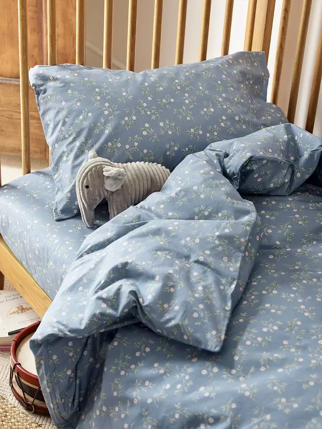 Комплект из пододеяльника и наволочки Piglet in Bed Kids' Floral Cotton, цвет iris
Комплект из пододеяльника и наволочки Piglet in Bed Kids' Floral Cotton, цвет iris