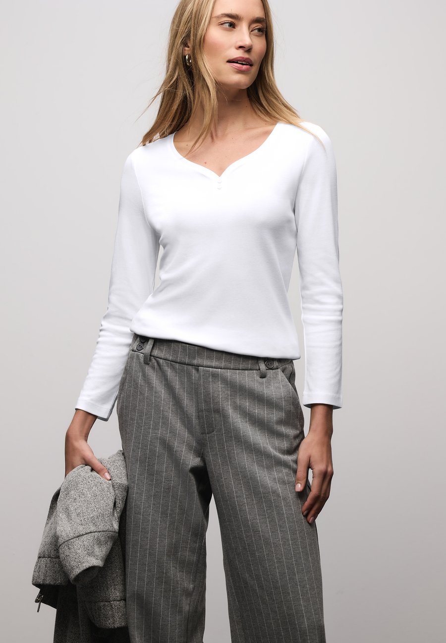 Топ Street One MIT KNOPFDETAIL, Weiß/White
Топ Street One MIT KNOPFDETAIL, Weiß/White