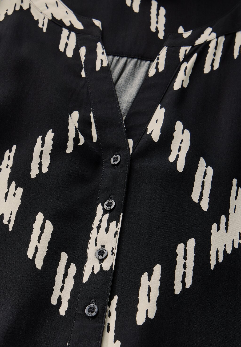 Блуза BEDRUCKTE Street One, черный
Блуза BEDRUCKTE Street One, черный