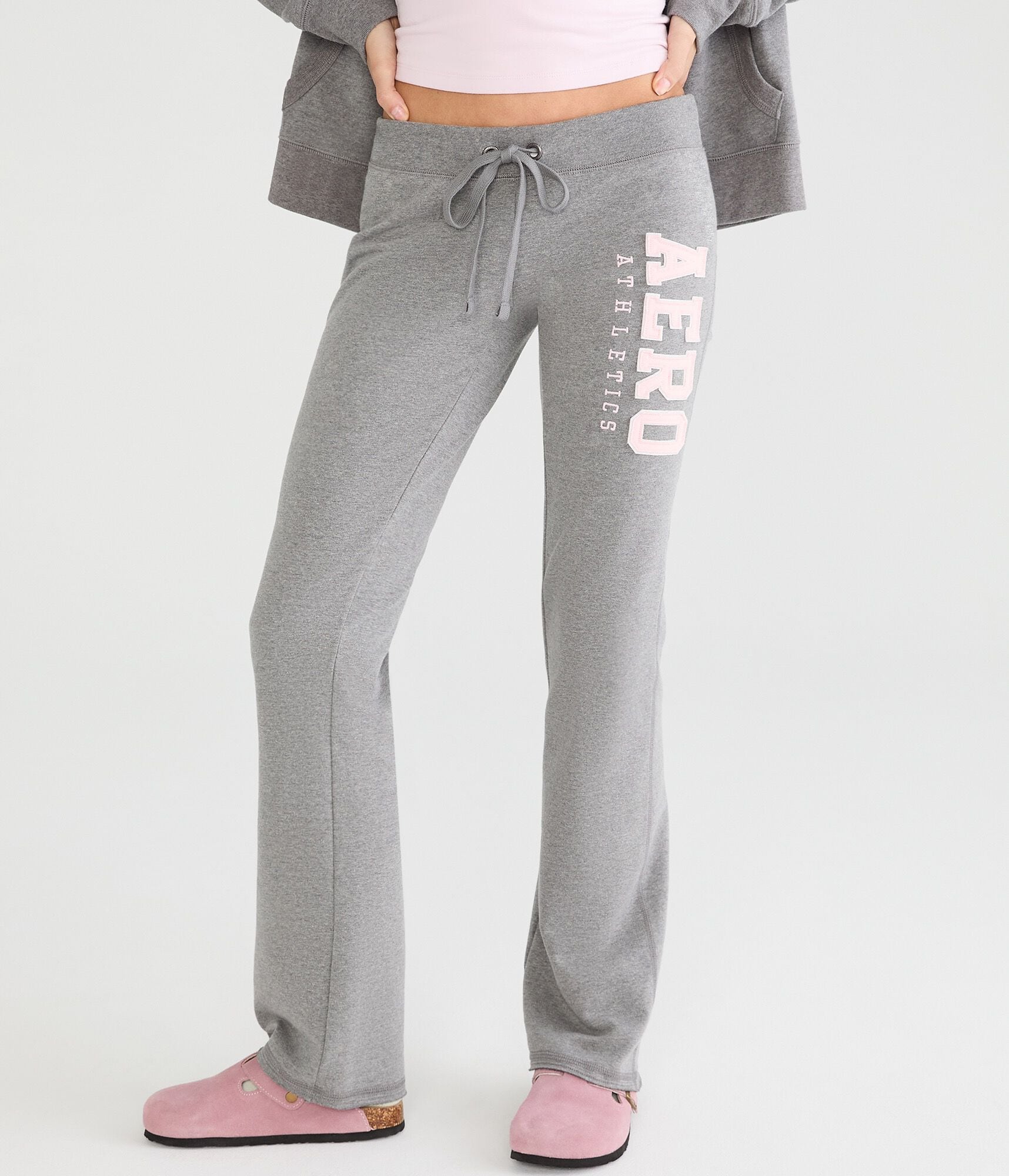 Спортивные штаны Aeropostale Athletics Fit & Flare, средне-серый
Спортивные штаны Aeropostale Athletics Fit & Flare, средне-серый