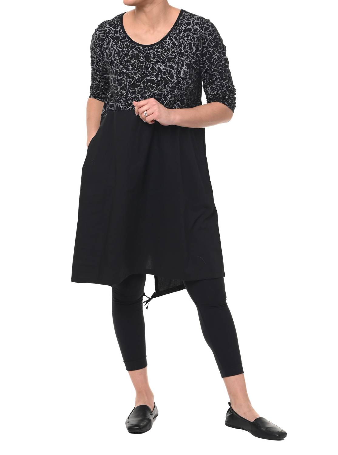 Эсте Платье в черную завитушку Tulip Clothing
Эсте Платье в черную завитушку Tulip Clothing