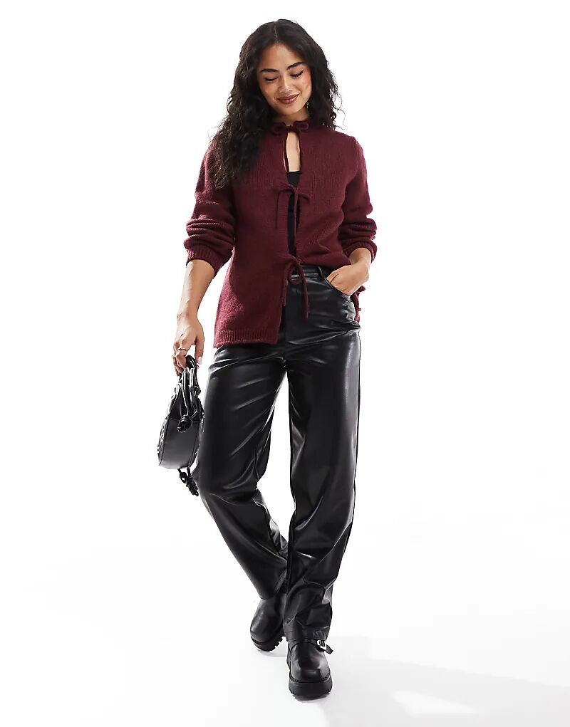 Вязаный свободный кардиган с завязками спереди в бордовом цвете ASOS DESIGN
Вязаный свободный кардиган с завязками спереди в бордовом цвете ASOS DESIGN