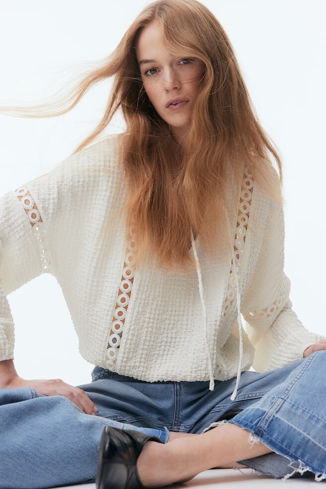 Блузка из жатой ткани с кружевными вставками H&M, бежевый
Блузка из жатой ткани с кружевными вставками H&M, бежевый