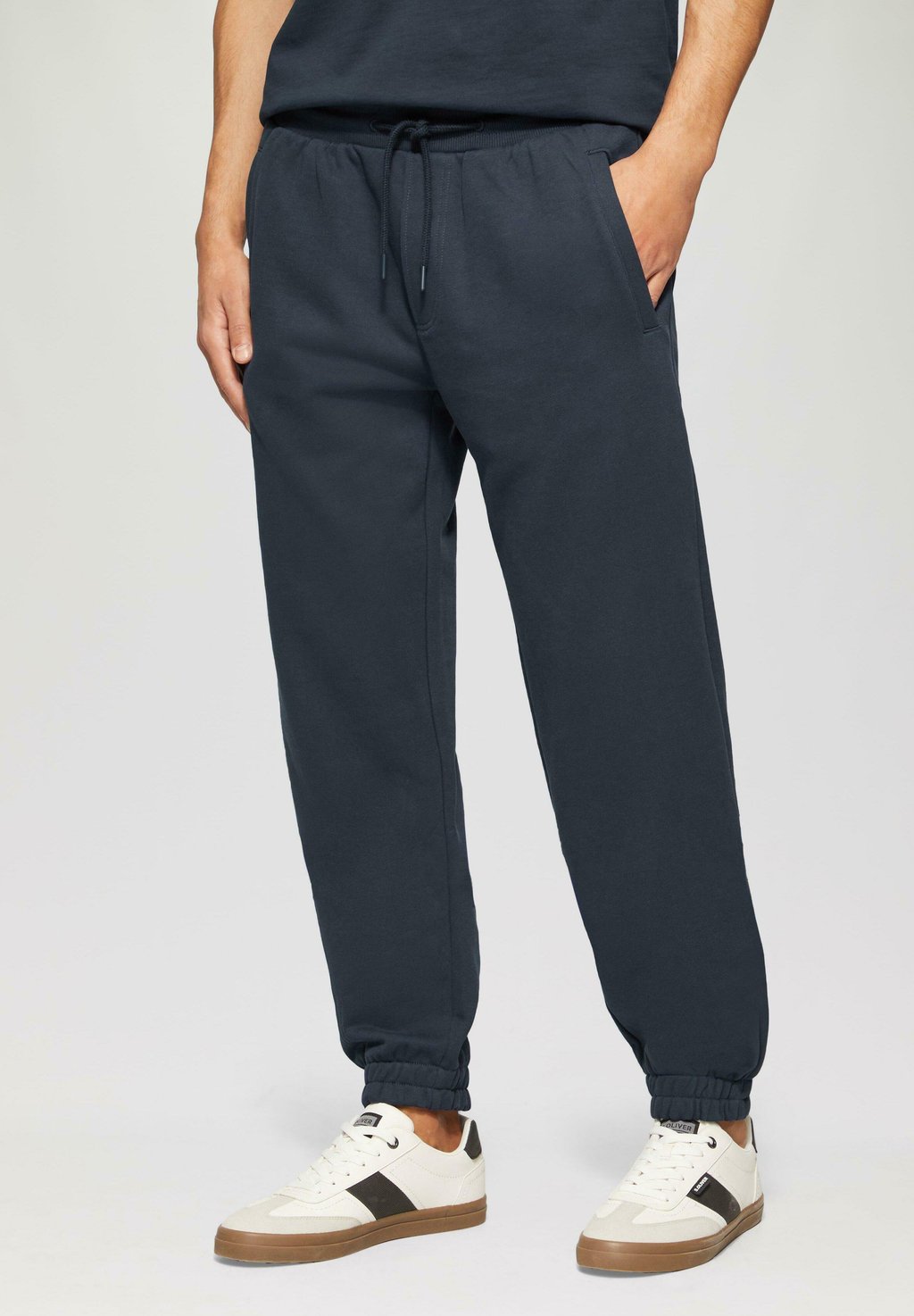 Спортивные брюки DETROIT: SOFTE JOG s.Oliver, темно-синий
Спортивные брюки DETROIT: SOFTE JOG s.Oliver, темно-синий