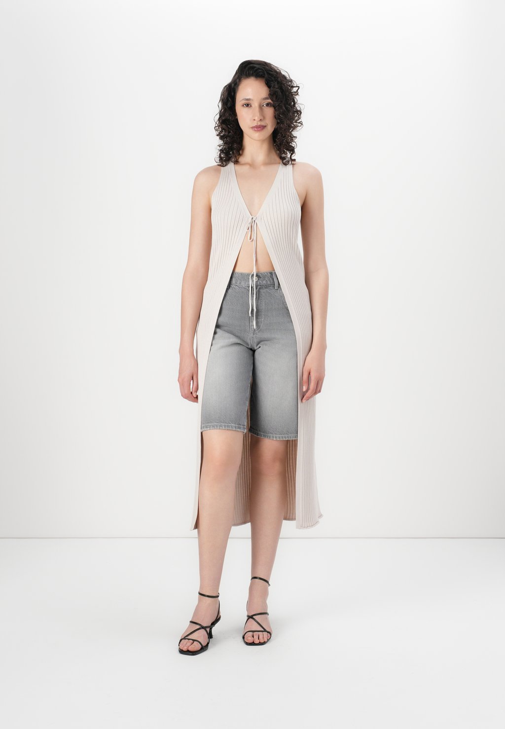 Кардиган ONLMEDDI TIE MAXI VEST ONLY, бежевый
Кардиган ONLMEDDI TIE MAXI VEST ONLY, бежевый