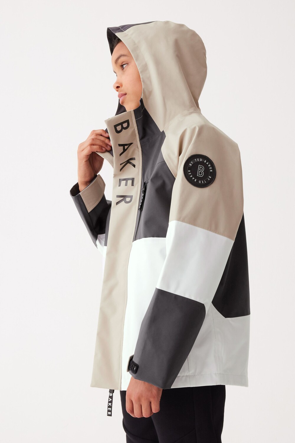 Водонепроницаемая куртка дождевик с цветными блоками Baker By Ted Baker, нейтральный
Водонепроницаемая куртка дождевик с цветными блоками Baker By Ted Baker, нейтральный