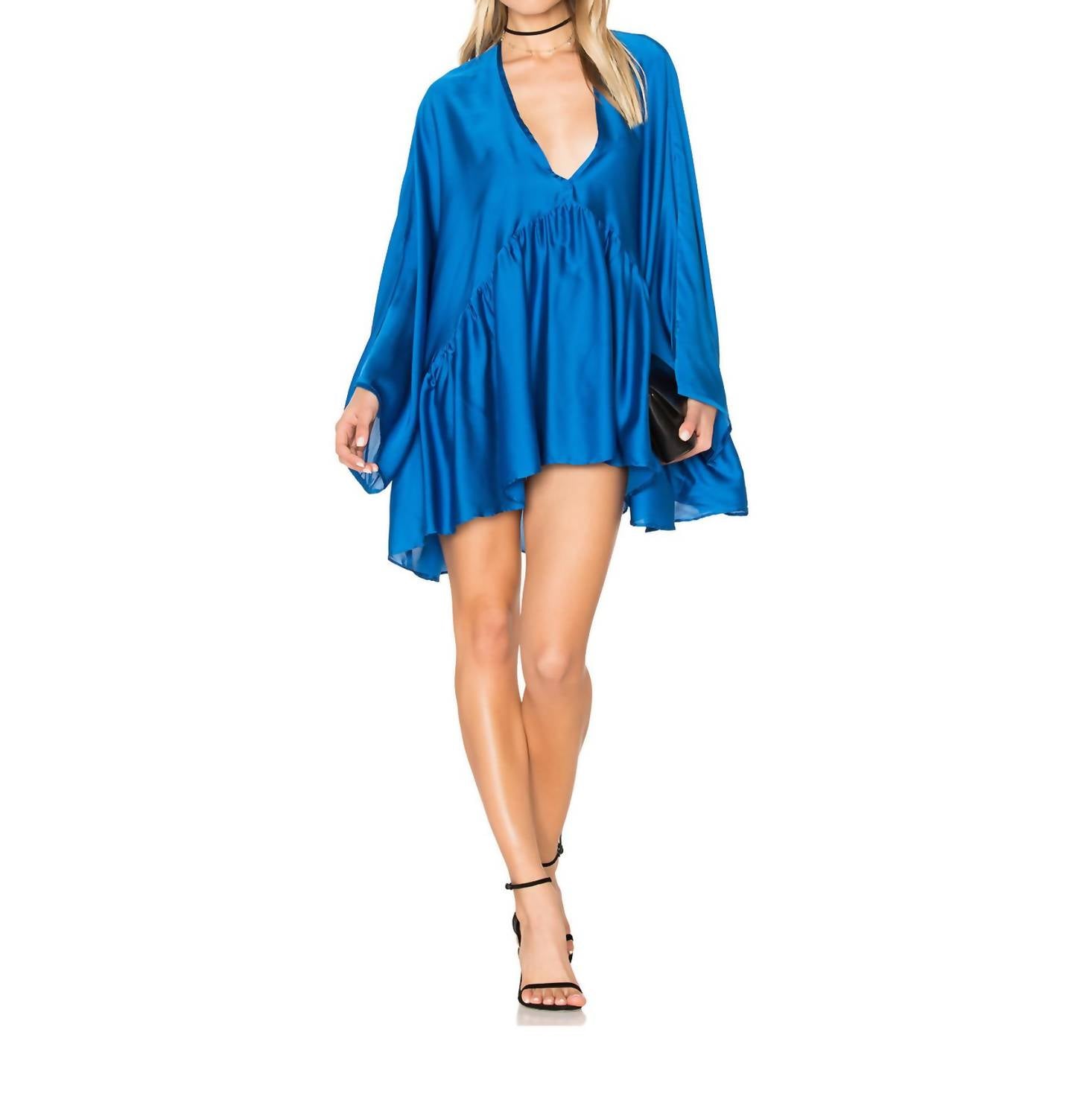 Женская кораллово-голубая туника оверсайз SOAH
Женская кораллово-голубая туника оверсайз SOAH