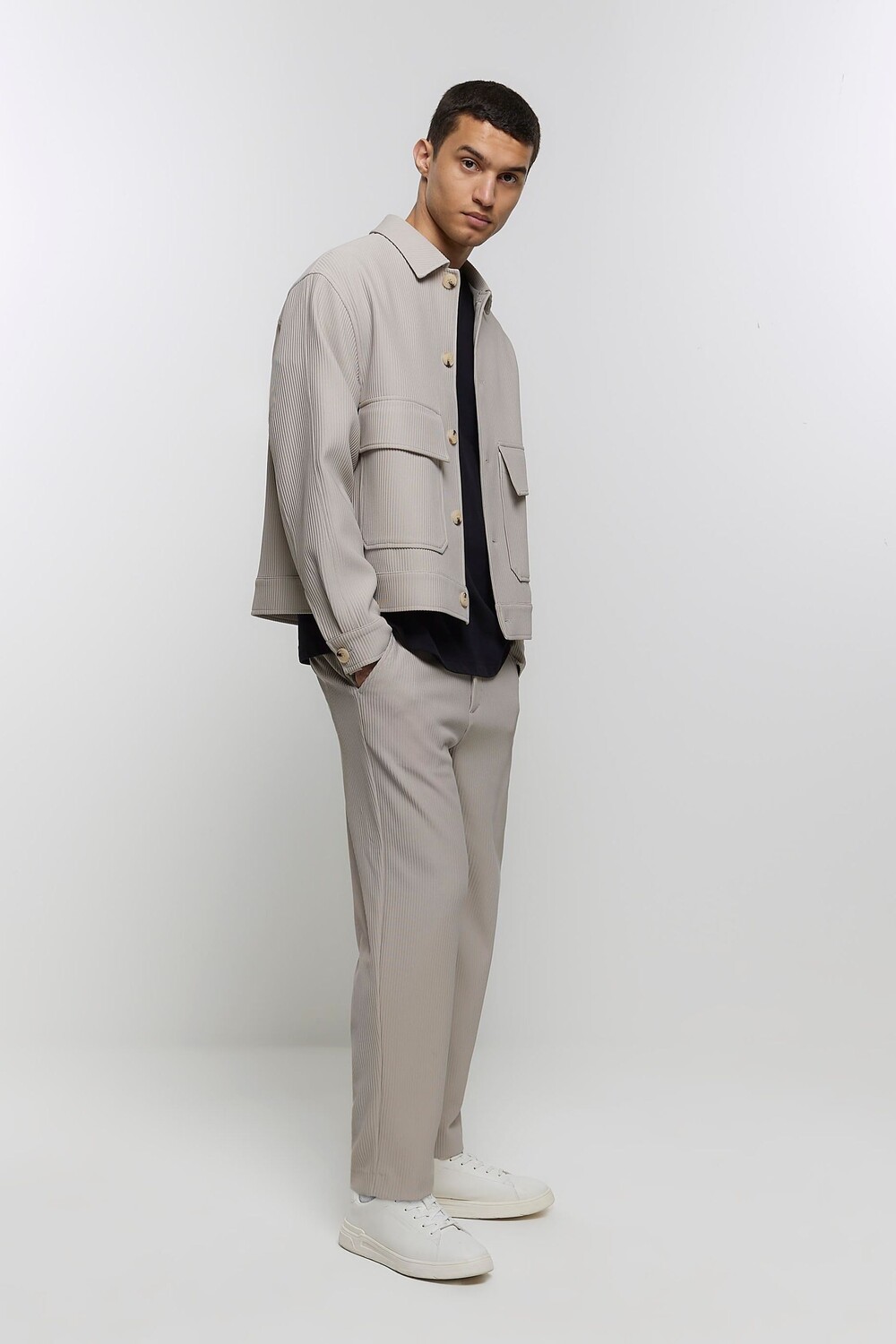 Плиссированные брюки с зауженными штанинами River Island, бежевый
Плиссированные брюки с зауженными штанинами River Island, бежевый