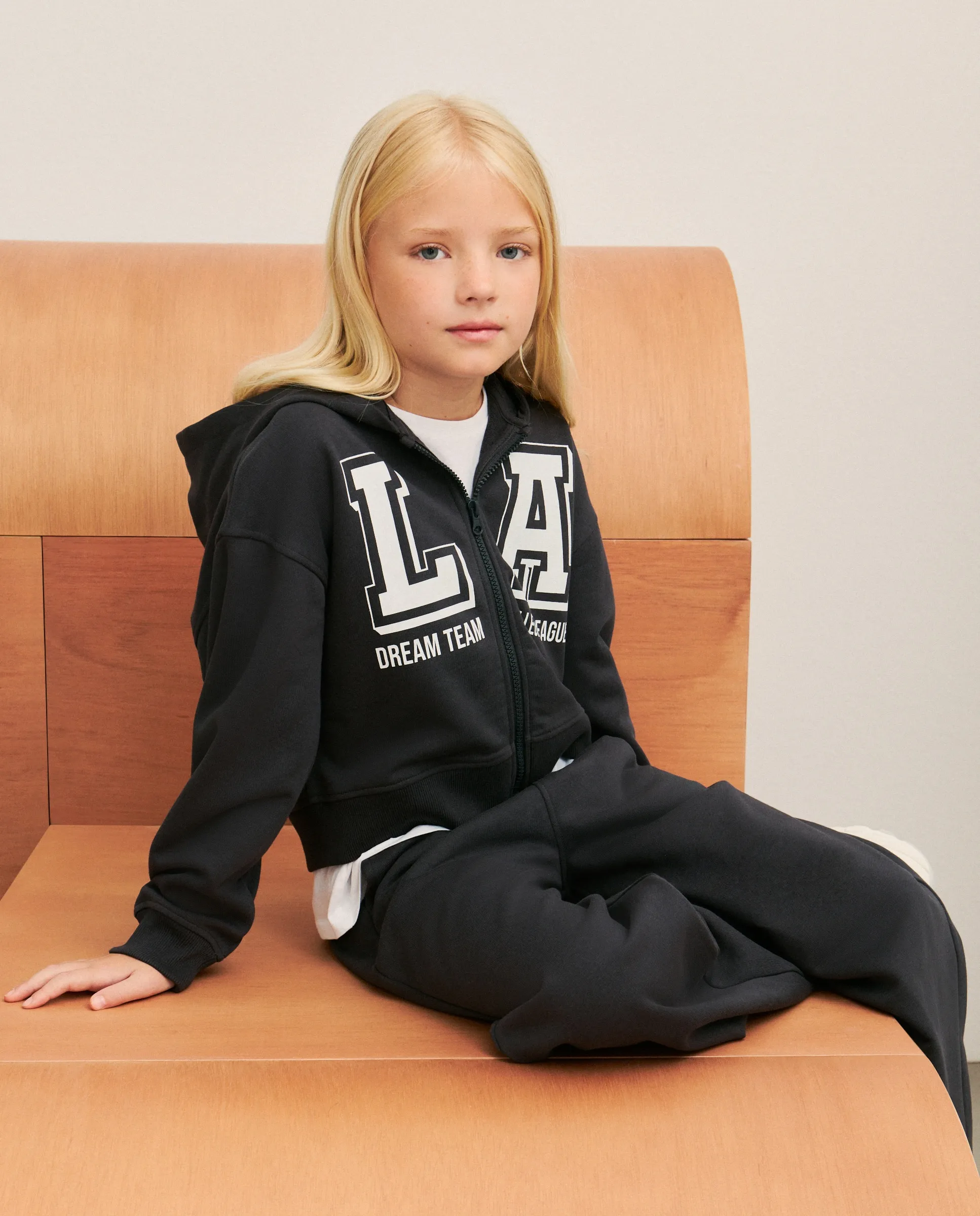 Детский комплект из флиса с широкими штанами и толстовкой на молнии Kids El Corte Inglés, черный 
Детский комплект из флиса с широкими штанами и толстовкой на молнии Kids El Corte Inglés, черный