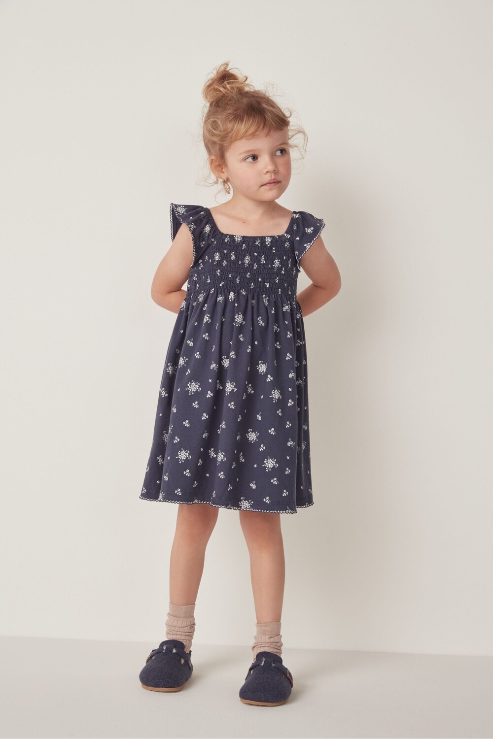 Трикотажное платье Camille из натурального хлопка с рюшами на рукавах The White Company, синий
Трикотажное платье Camille из натурального хлопка с рюшами на рукавах The White Company, синий