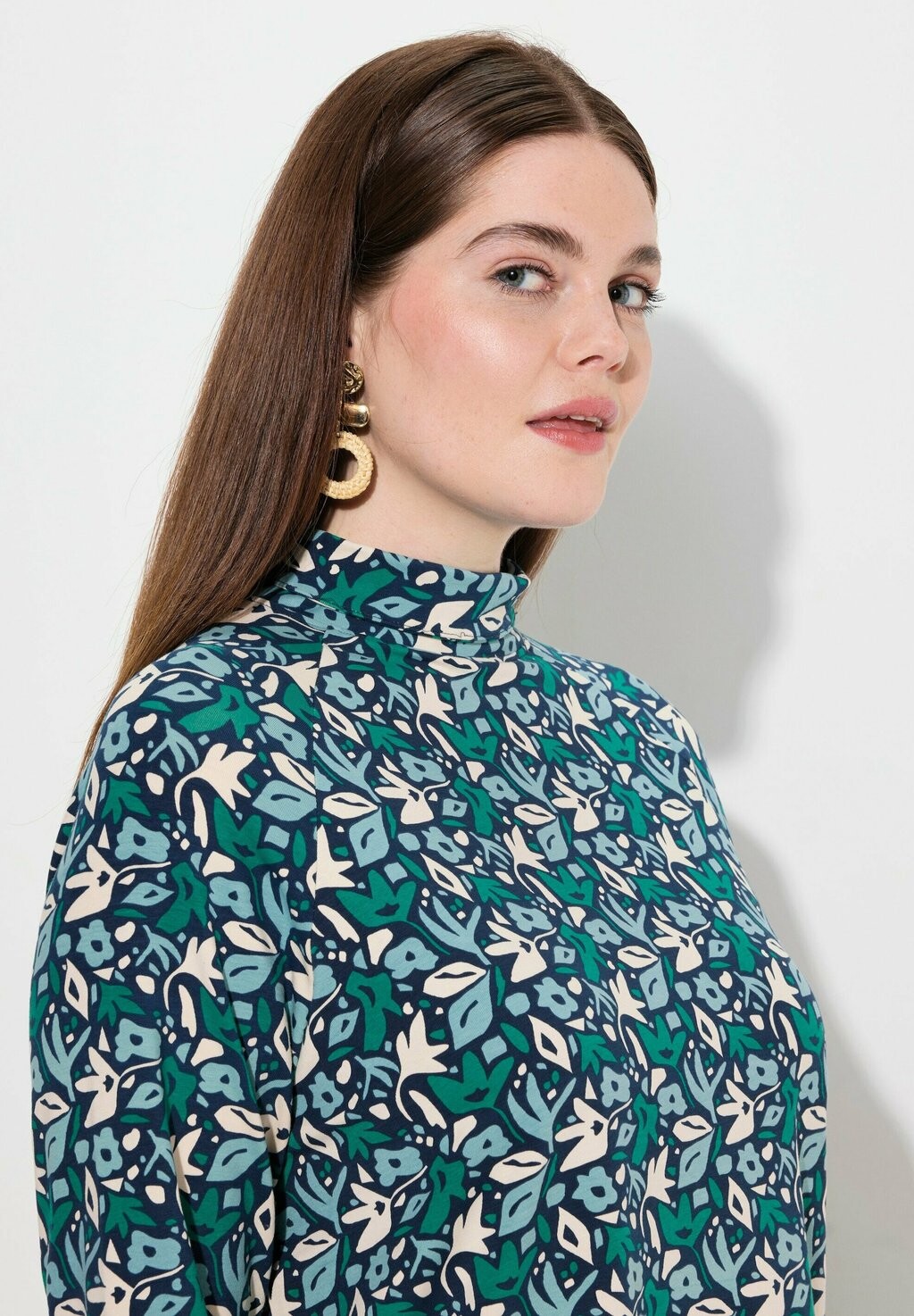 Топ с длинными рукавами BLÜTEN STEHKRAGEN Ulla Popken, темно-синий
Топ с длинными рукавами BLÜTEN STEHKRAGEN Ulla Popken, темно-синий