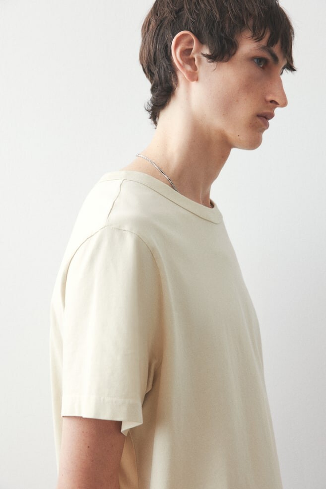 Футболка обычного кроя H&M, бежевый
Футболка обычного кроя H&M, бежевый