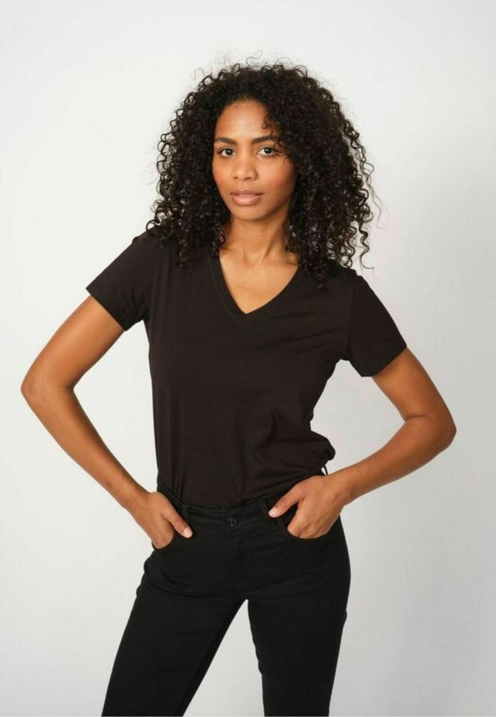 Футболка с принтом MMDALA V-SS Mos Mosh, черный
Футболка с принтом MMDALA V-SS Mos Mosh, черный