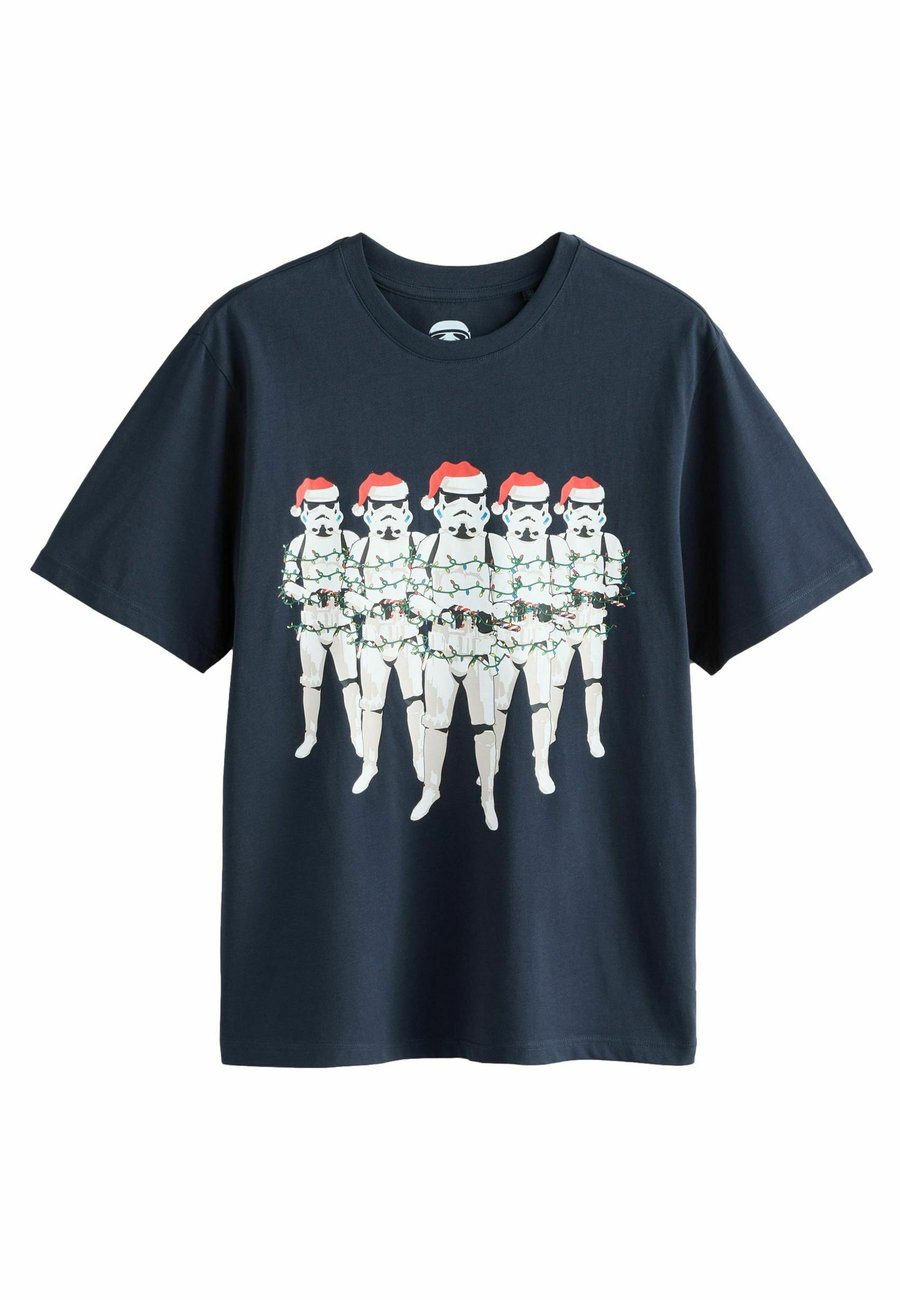 Футболка Next CHRISTMAS GRAPHIC, Navy Stormtrooper/Blue, Синий, Футболка Next CHRISTMAS GRAPHIC, Navy Stormtrooper/Blue
Футболка Next CHRISTMAS GRAPHIC, Navy Stormtrooper/Blue, Синий, Футболка Next CHRISTMAS GRAPHIC, Navy Stormtrooper/Blue