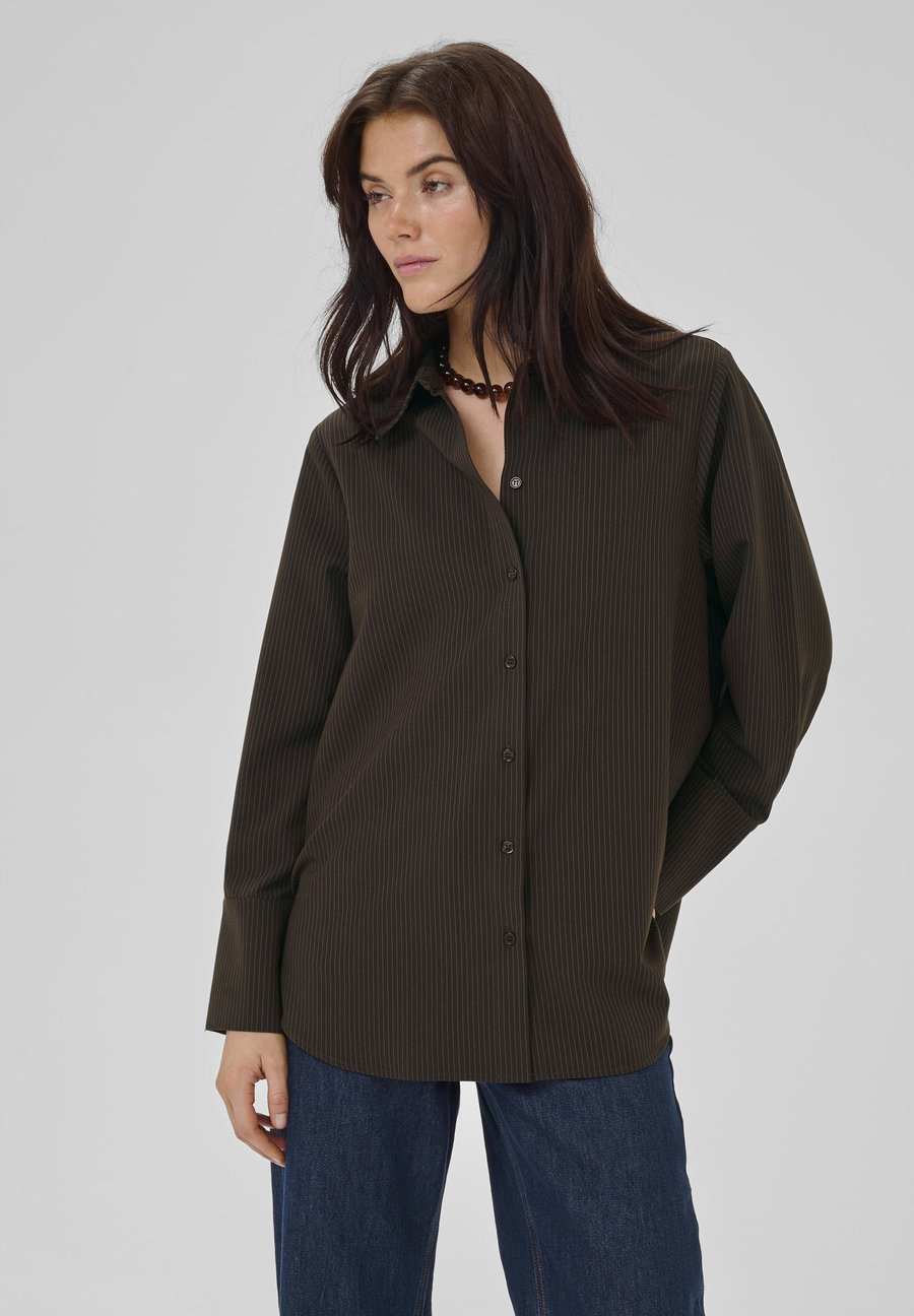Блуза My Essential Wardrobe Button-down blouse, Espresso W Stripe/Dark Brown
Блуза My Essential Wardrobe Button-down blouse, Espresso W Stripe/Dark Brown
