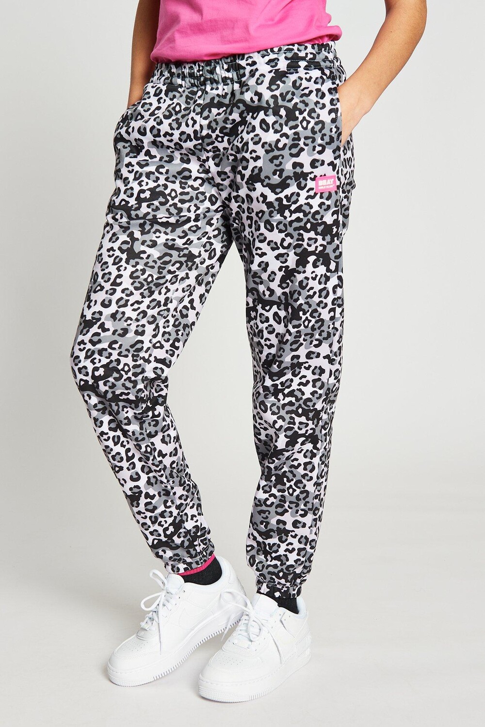 Джоггеры с принтом 'Wild' по всей поверхности Beat Girlz Club, черный
Джоггеры с принтом 'Wild' по всей поверхности Beat Girlz Club, черный