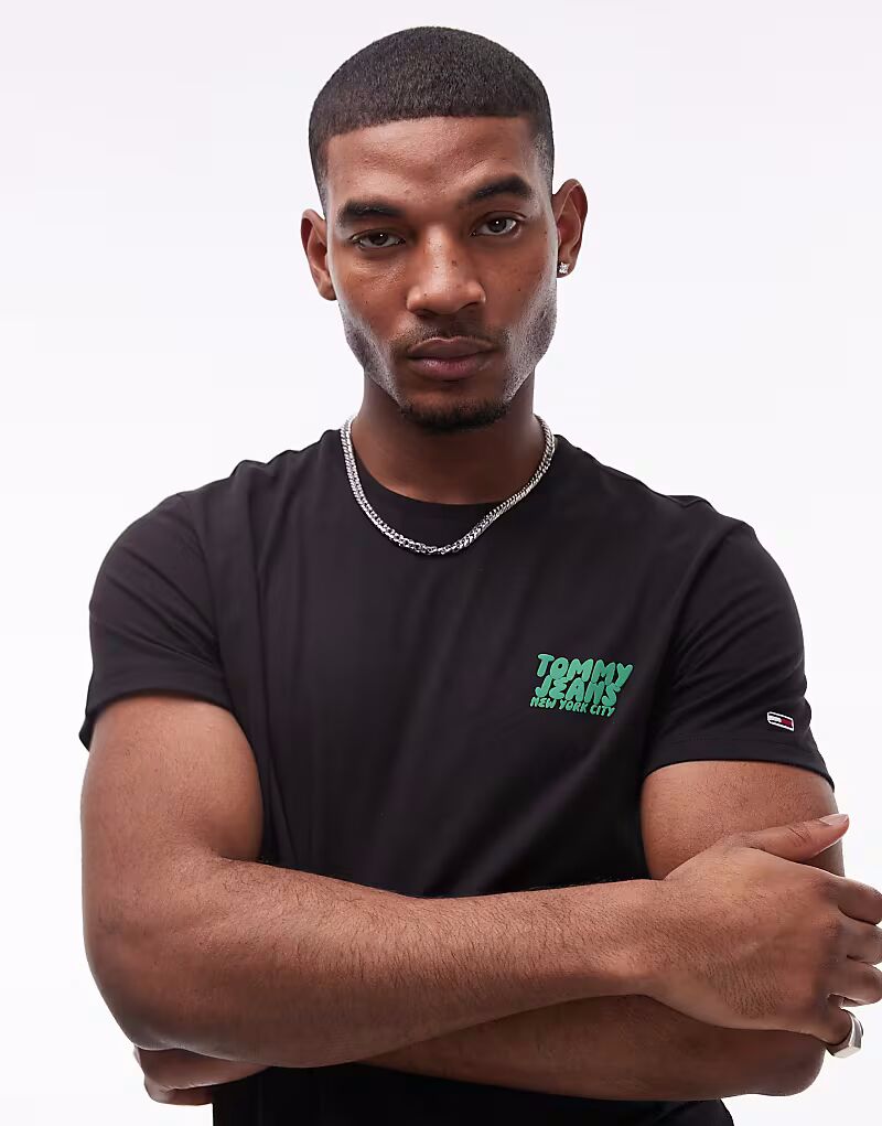 Футболка Tommy Jeans с логотипом Bubble в черном и зеленом цветах
Футболка Tommy Jeans с логотипом Bubble в черном и зеленом цветах