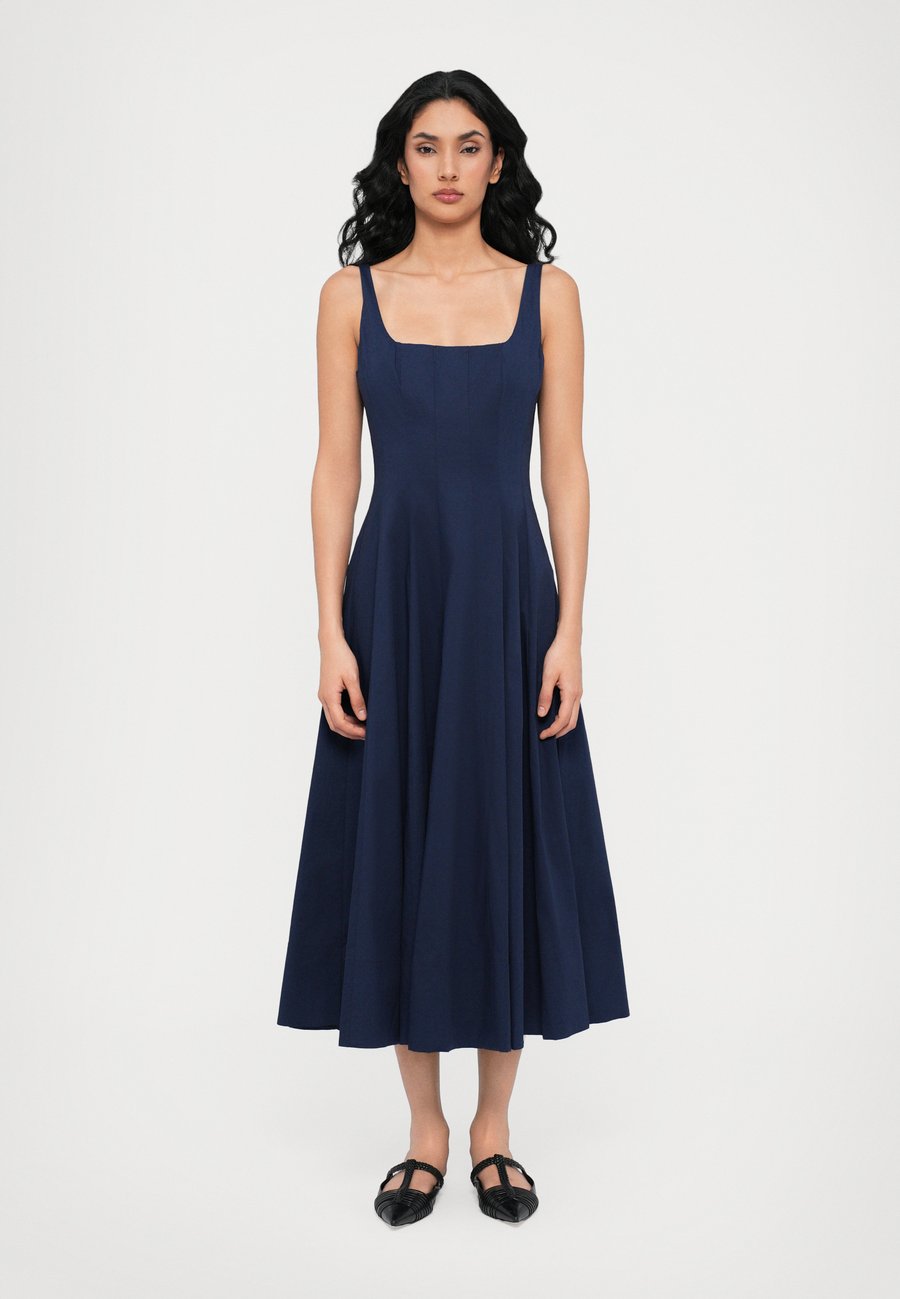 Платье STAUD WELLS DRESS, Navy/Dark Blue
Платье STAUD WELLS DRESS, Navy/Dark Blue