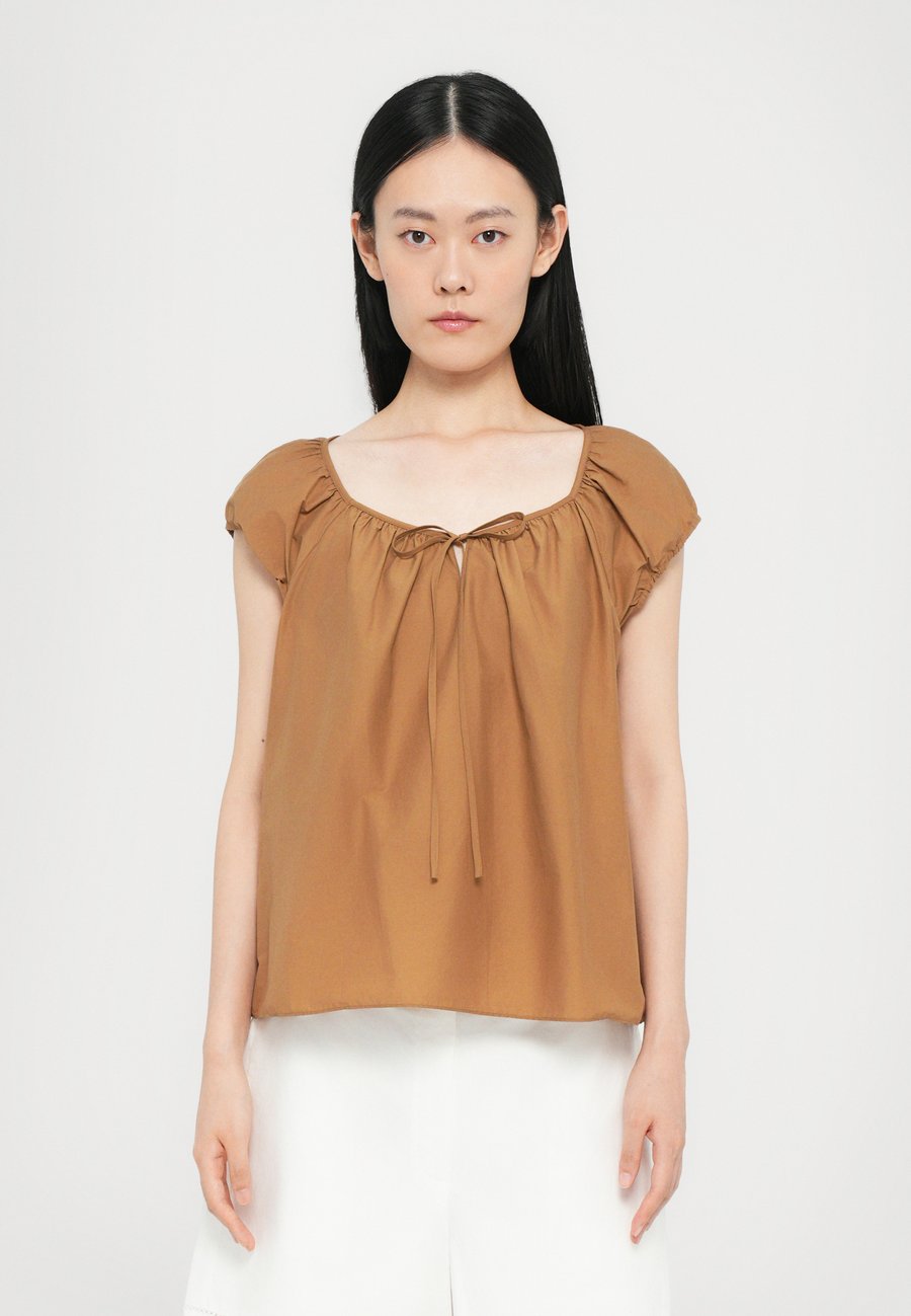 Блуза Theory EASY TIE SOFT LAW, Bronze /Camel
Блуза Theory EASY TIE SOFT LAW, Bronze /Camel