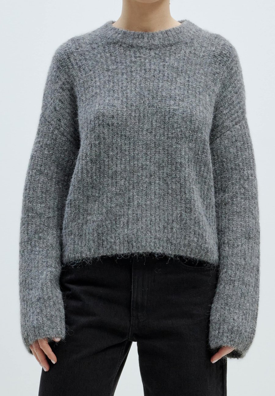 Джемпер EDITED SALOME, Graumeliert/Grey
Джемпер EDITED SALOME, Graumeliert/Grey