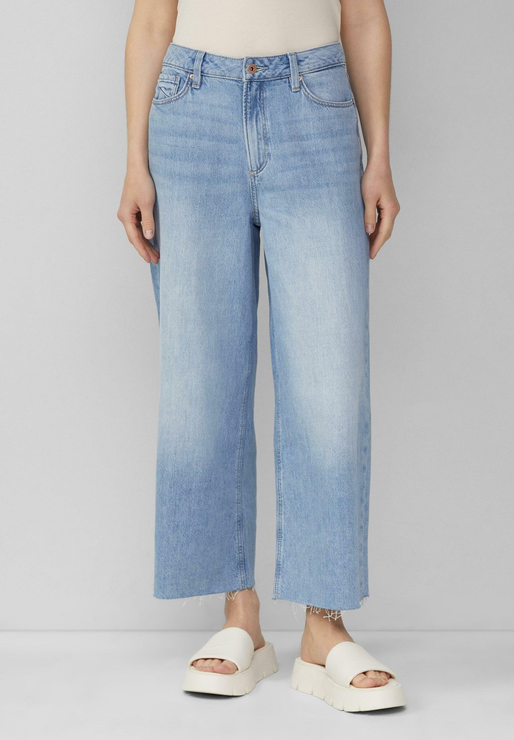 Джинсы свободного кроя QS, цвет Hellblau
Джинсы свободного кроя QS, цвет Hellblau