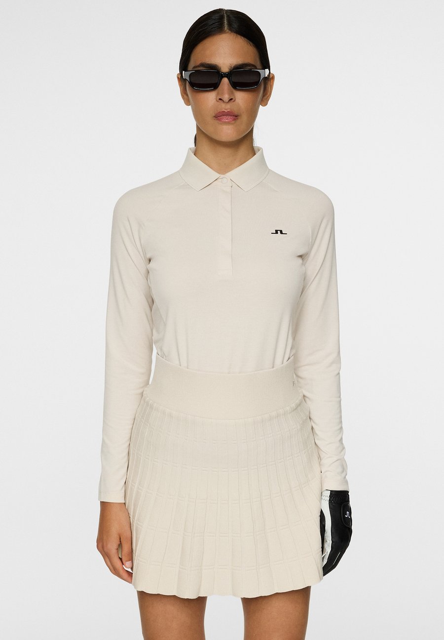 Топ J.LINDEBERG Sports FLOR, Moonbeam/Beige
Топ J.LINDEBERG Sports FLOR, Moonbeam/Beige