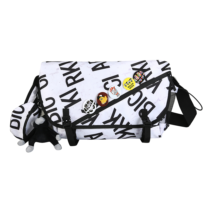 DCLOUD Сумка кросс-боди, White Letter Tubas
DCLOUD Сумка кросс-боди, White Letter Tubas