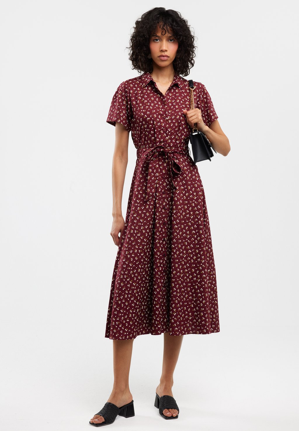 Платье-рубашка NAHAI Big Star, темно-красный
Платье-рубашка NAHAI Big Star, темно-красный