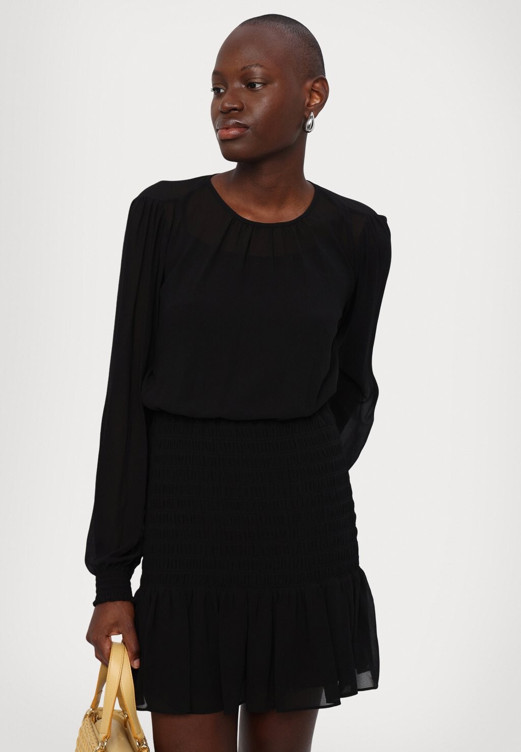 Повседневное платье SMOCK MINI DRESS MICHAEL Michael Kors, черный
Повседневное платье SMOCK MINI DRESS MICHAEL Michael Kors, черный