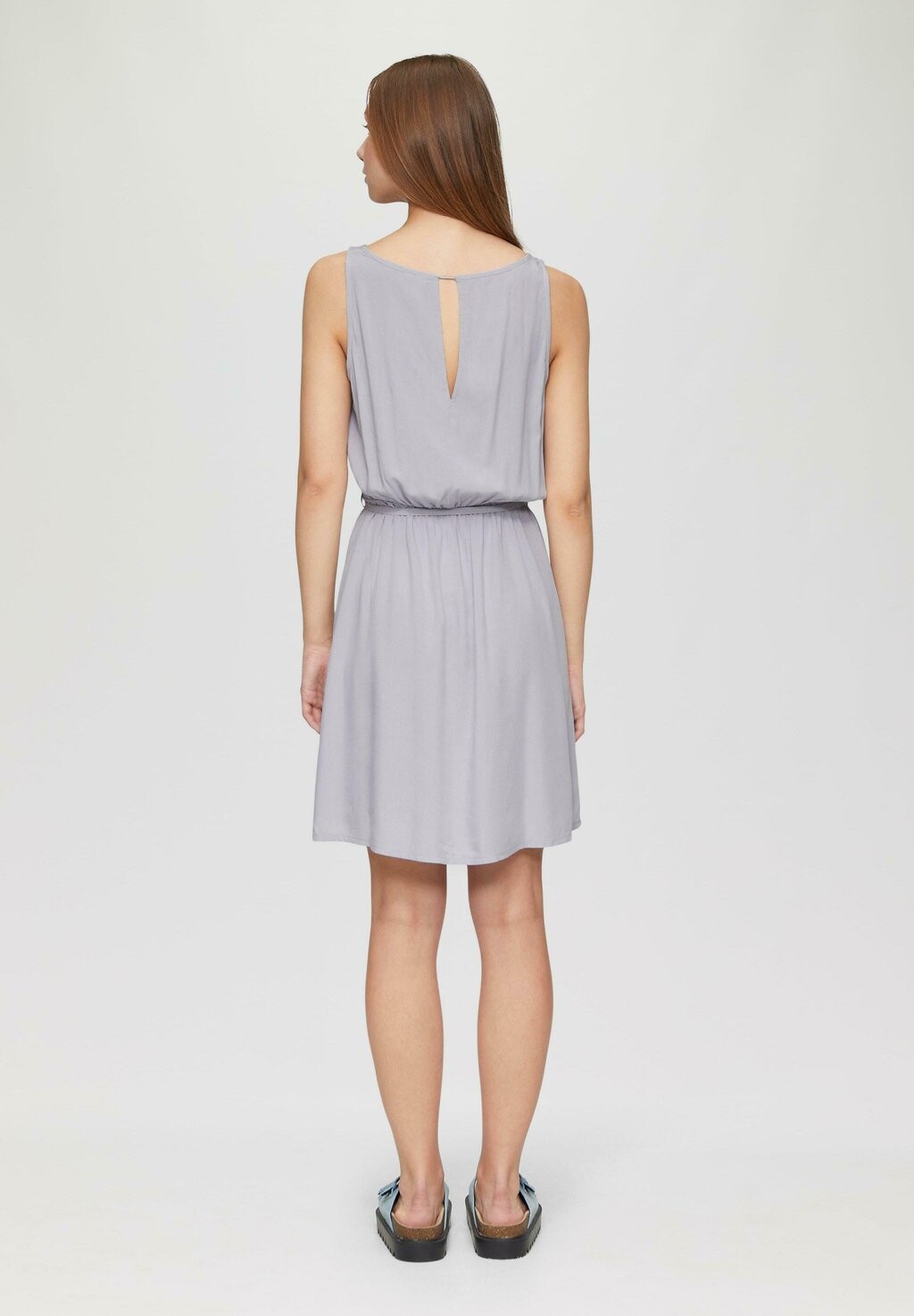 Дневное платье QS, серый
Дневное платье QS, серый