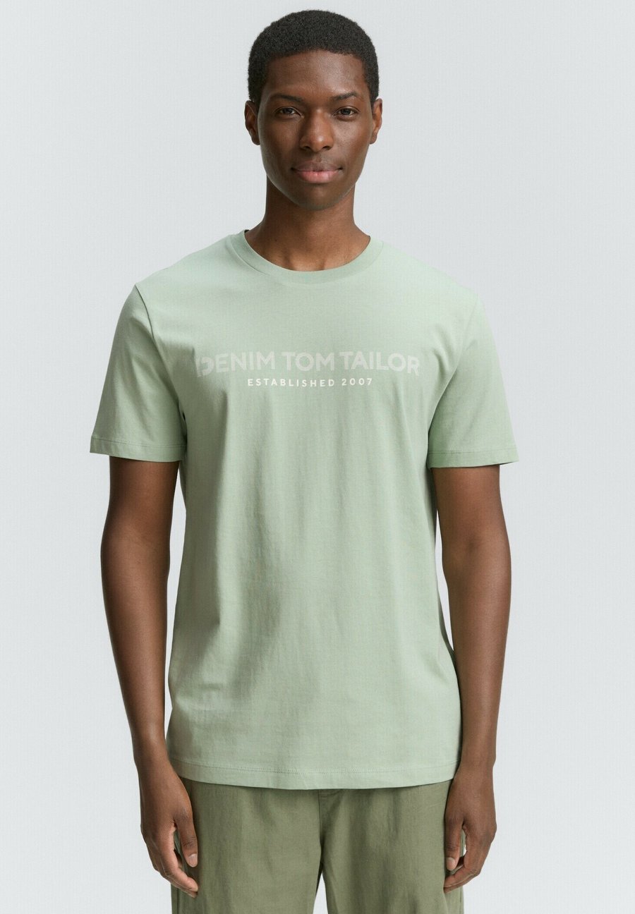 Футболка TOM TAILOR DENIM LOGO, Ice Mint Green/Mint, Зеленый, Футболка TOM TAILOR DENIM LOGO, Ice Mint Green/Mint
Футболка TOM TAILOR DENIM LOGO, Ice Mint Green/Mint, Зеленый, Футболка TOM TAILOR DENIM LOGO, Ice Mint Green/Mint