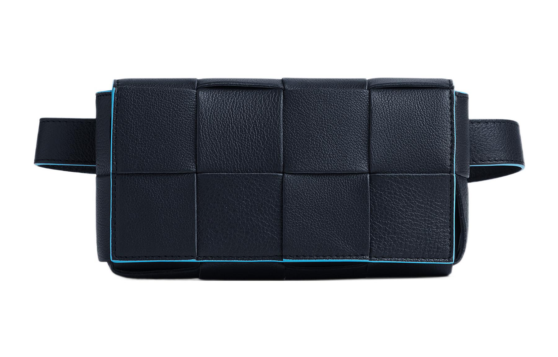 Сумка на пояс мини из телячьей кожи CASSETTE черно-синяя Bottega Veneta
Сумка на пояс мини из телячьей кожи CASSETTE черно-синяя Bottega Veneta