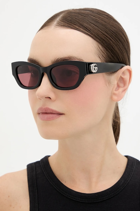 Солнцезащитные очки Gucci, черный
Солнцезащитные очки Gucci, черный